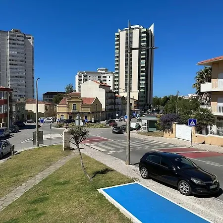 Cozy Two Bedroom Apartment, 2 Minutes From The *