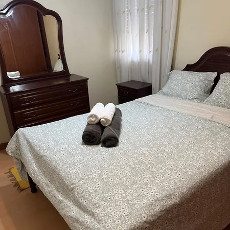 Cozy Two Bedroom Apartment, 2 Minutes From The Apartment Figueira da Foz